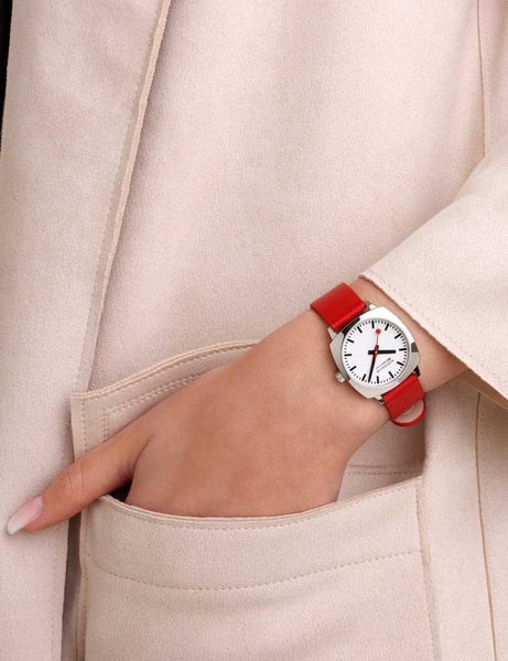 Naiste käekell Mondaine Petite Cushion MSL.31110.LCV