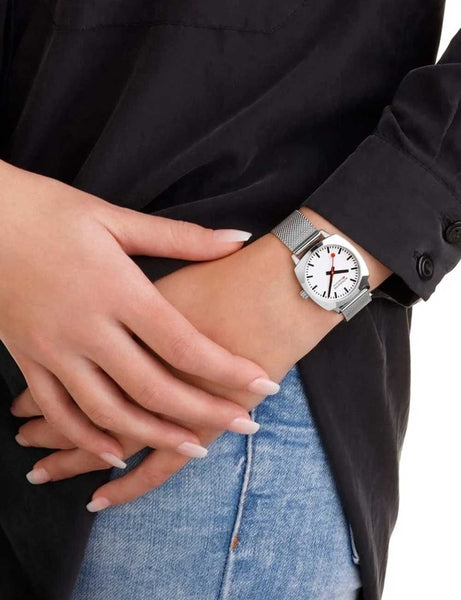 Naiste käekell Mondaine Petite Cushion MSL.31110.SM - Premiumkellad